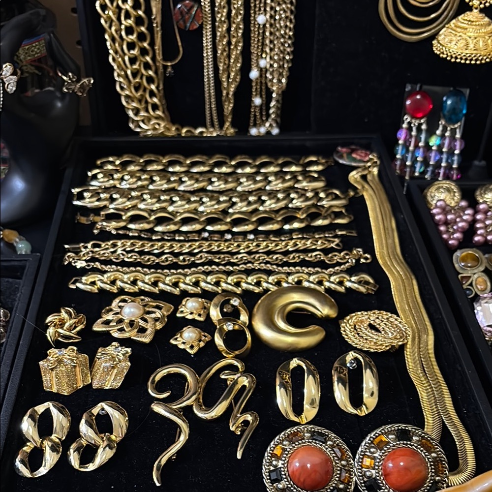 For live shows only Vintage Gold Jewelry Collection